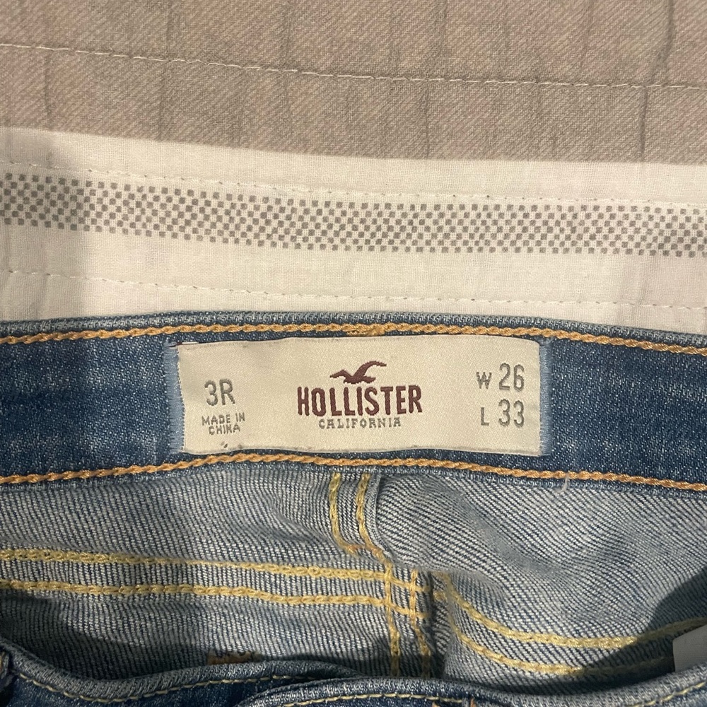 Hollister Jeans, size 3. Great condition, hardly ever worn.